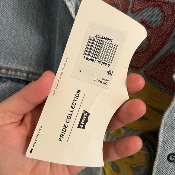 🔥 NWT Levi’s Limited Edition Pride Jean Jacket - “Let Us Love” - Size L 🔥 - Picture 3 of 6